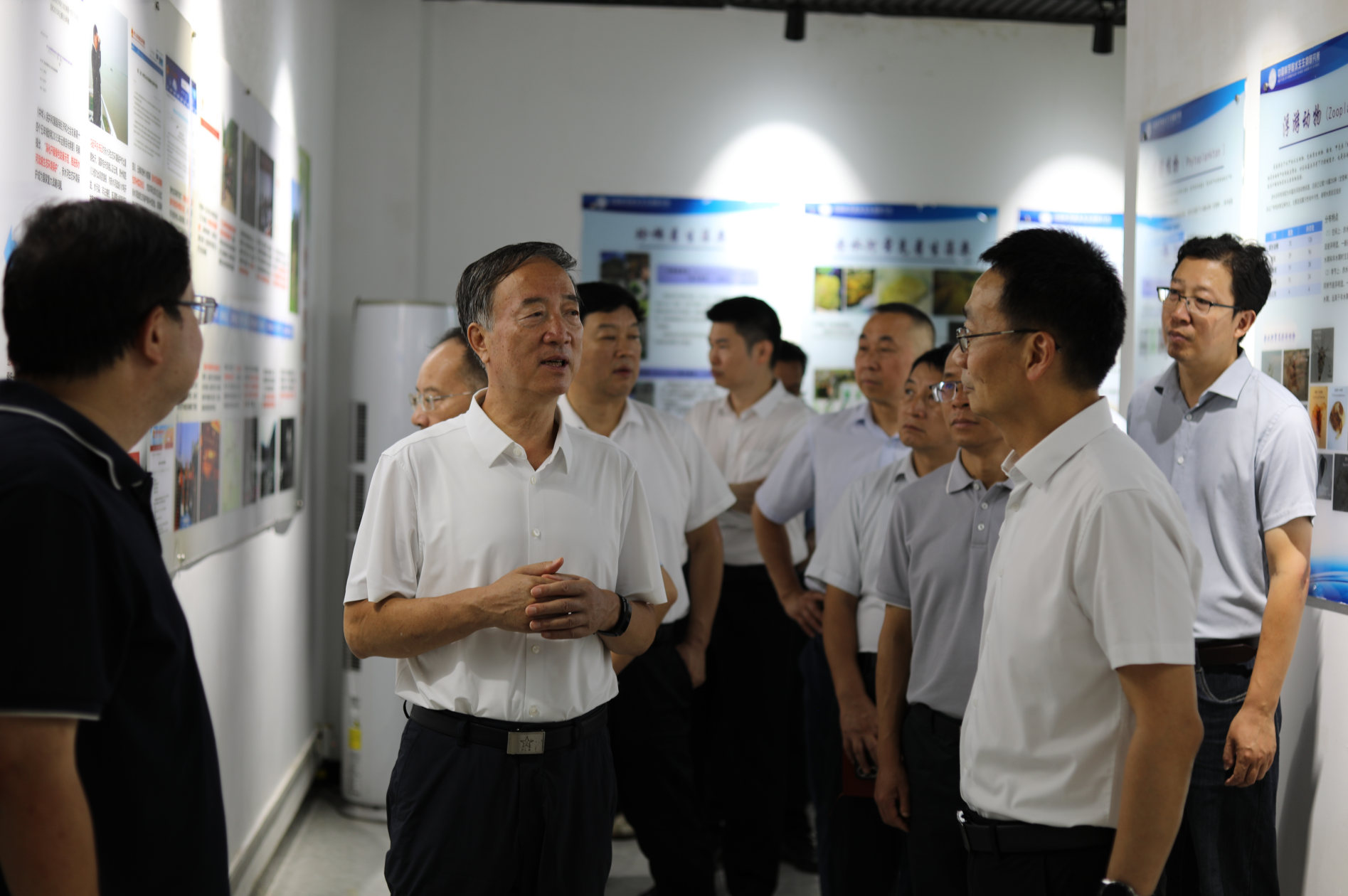 贵州省政协主席赵永清一行调研水生所赤水河站